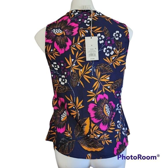 a.new.day sleeveless criss cross front top - Picture 2 of 3